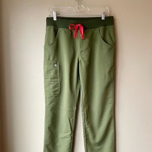 Women's Figs Scrub Pants: Kade Cargo Scrub Pants, Dark Olive, Size Small